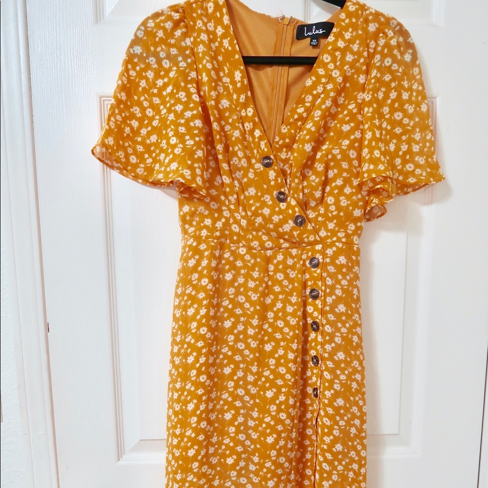 Lulu’s XS Floral Midi Dress